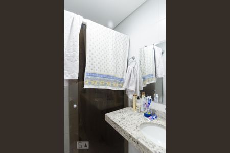 Apartamento à venda com 58m², 2 quartos e 1 vaga Apartamento à venda com 58m², 2 quartos e 1 vagaBanheiro