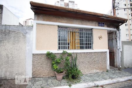 Casa para alugar com 50m², 1 quarto e sem vaga Casa para alugar com 50m², 1 quarto e sem vagaFachada