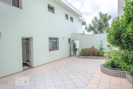 Casa para alugar com 260m², 4 quartos e 6 vagasQuintal