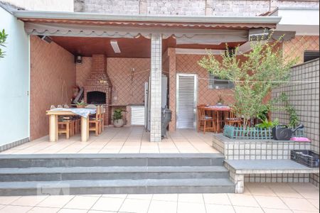 Casa para alugar com 260m², 4 quartos e 6 vagasQuintal