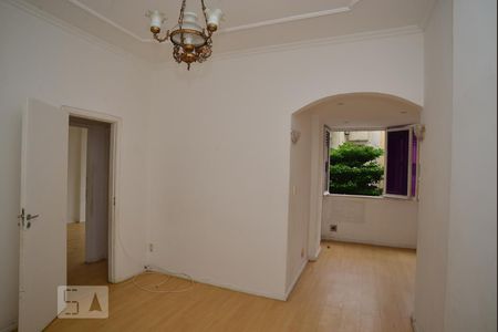 Apartamento à venda com 90m², 3 quartos e sem vagaSala