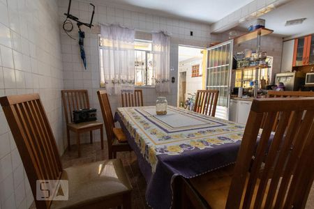 Casa à venda com 222m², 4 quartos e 3 vagas Casa à venda com 222m², 4 quartos e 3 vagasCozinha