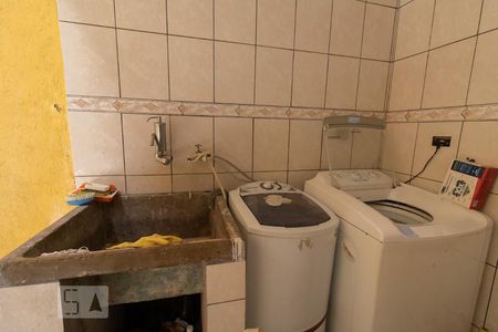 Casa à venda com 222m², 4 quartos e 3 vagas Casa à venda com 222m², 4 quartos e 3 vagasLavanderia