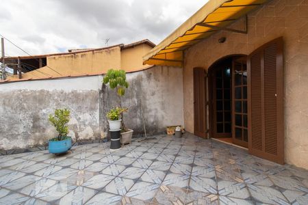 Casa à venda com 222m², 4 quartos e 3 vagas Casa à venda com 222m², 4 quartos e 3 vagasVaranda Sala 2