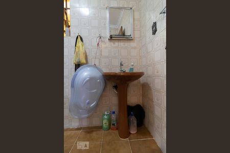 Casa à venda com 222m², 4 quartos e 3 vagas Casa à venda com 222m², 4 quartos e 3 vagasBanheiro 1