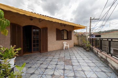 Casa à venda com 222m², 4 quartos e 3 vagas Casa à venda com 222m², 4 quartos e 3 vagasVaranda Sala 2