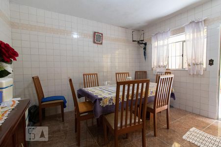 Casa à venda com 222m², 4 quartos e 3 vagas Casa à venda com 222m², 4 quartos e 3 vagasCozinha