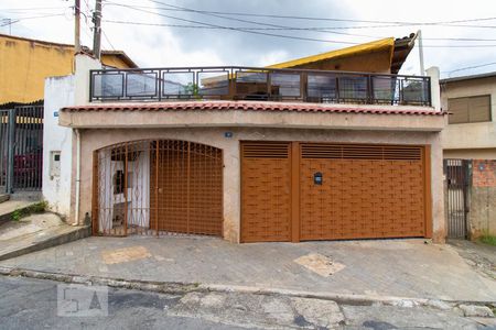 Casa à venda com 222m², 4 quartos e 3 vagas Casa à venda com 222m², 4 quartos e 3 vagasFachada