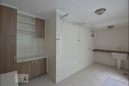 Casa para alugar com 556m², 6 quartos e 4 vagas Casa para alugar com 556m², 6 quartos e 4 vagasArea de Serviço
