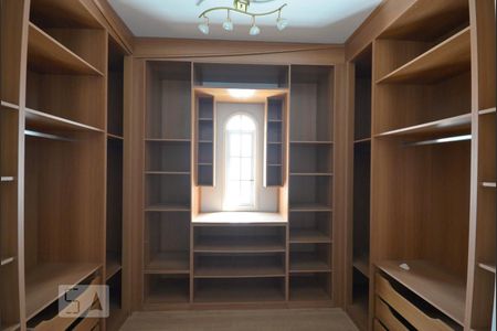 Casa para alugar com 556m², 6 quartos e 4 vagas Casa para alugar com 556m², 6 quartos e 4 vagasQuarto 4