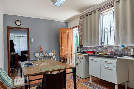 Casa à venda com 347m², 4 quartos e 2 vagasCozinha