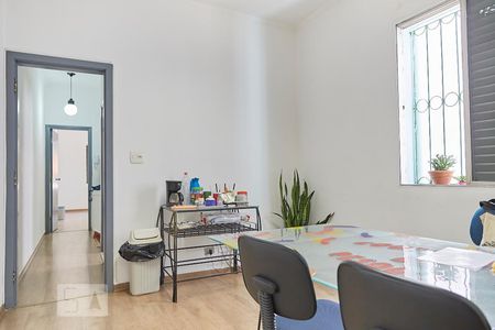 Casa à venda com 347m², 4 quartos e 2 vagasSala