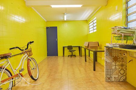 Casa à venda com 347m², 4 quartos e 2 vagasSala