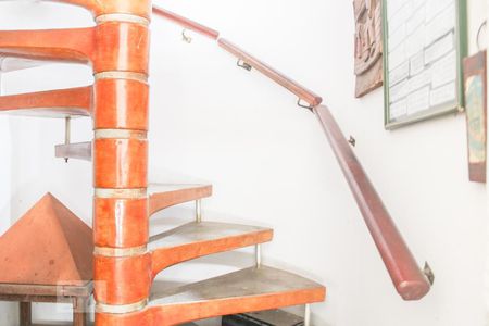 Casa à venda com 420m², 3 quartos e 3 vagasEscada