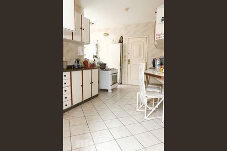 Apartamento à venda com 212m², 4 quartos e 3 vagasCozinha - Armários