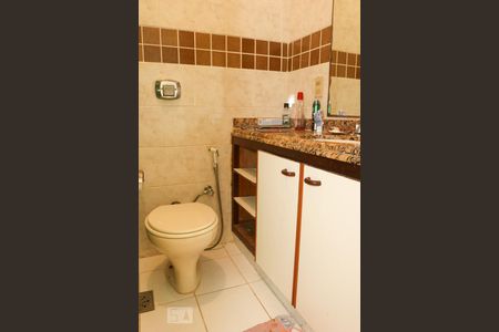 Apartamento à venda com 212m², 4 quartos e 3 vagasBanheiro Social