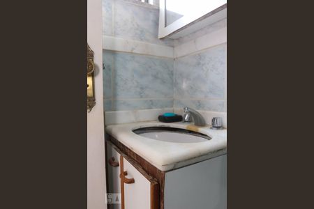 Apartamento à venda com 212m², 4 quartos e 3 vagasBanheiro da Suíte 2