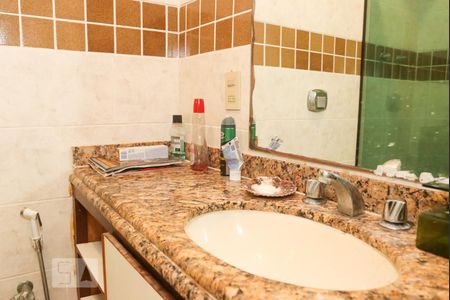 Apartamento à venda com 212m², 4 quartos e 3 vagasBanheiro Social