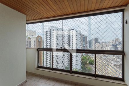 Apartamento à venda com 102m², 3 quartos e 2 vagasVaranda
