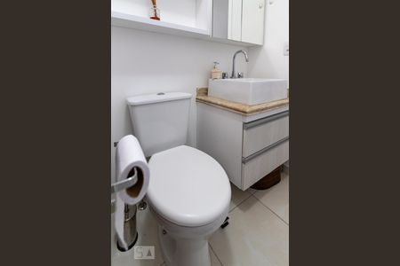 Apartamento à venda com 77m², 3 quartos e 2 vagasBanheiro da Suíte