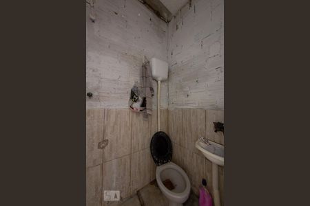 Banheiro de kitnet/studio para alugar com 1 quarto, 30m² em Rubem Berta, Porto Alegre