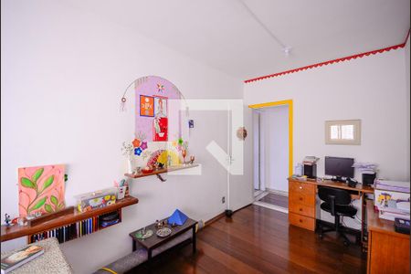 Casa à venda com 340m², 3 quartos e 6 vagasEscritório