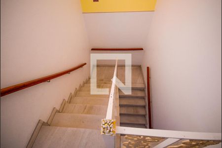 Casa à venda com 340m², 3 quartos e 6 vagasEscadas