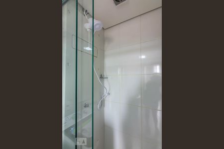 Chuveiro Banheiro e Lavanderia  de kitnet/studio para alugar com 1 quarto, 31m² em Centro, Belo Horizonte