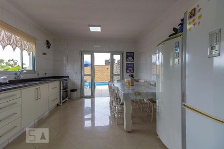 Casa à venda com 700m², 4 quartos e 8 vagas Casa à venda com 700m², 4 quartos e 8 vagasCozinha