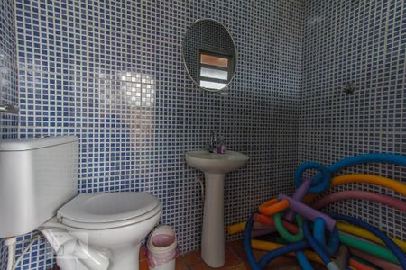 Casa à venda com 700m², 4 quartos e 8 vagas Casa à venda com 700m², 4 quartos e 8 vagasBanheiro da piscina