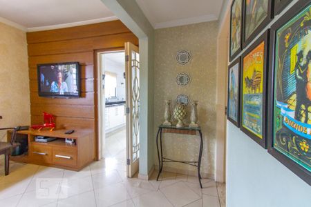 Casa à venda com 700m², 4 quartos e 8 vagas Casa à venda com 700m², 4 quartos e 8 vagasSala de TV