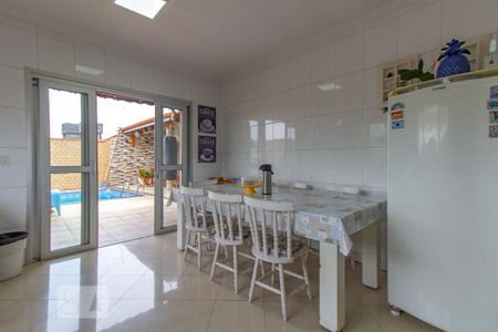 Casa à venda com 700m², 4 quartos e 8 vagas Casa à venda com 700m², 4 quartos e 8 vagasCozinha