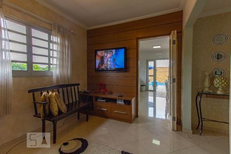 Casa à venda com 700m², 4 quartos e 8 vagas Casa à venda com 700m², 4 quartos e 8 vagasSala de TV