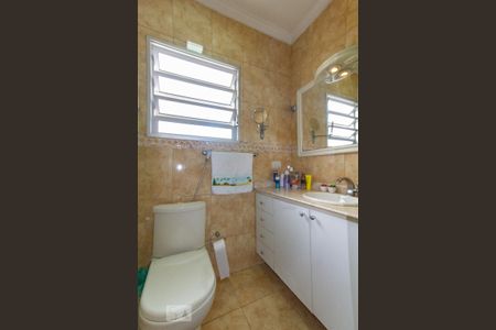 Casa à venda com 700m², 4 quartos e 8 vagas Casa à venda com 700m², 4 quartos e 8 vagasBanheiro Suíte