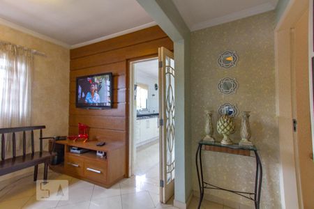 Casa à venda com 700m², 4 quartos e 8 vagas Casa à venda com 700m², 4 quartos e 8 vagasSala de TV