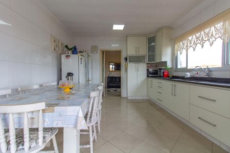 Casa à venda com 700m², 4 quartos e 8 vagas Casa à venda com 700m², 4 quartos e 8 vagasCozinha