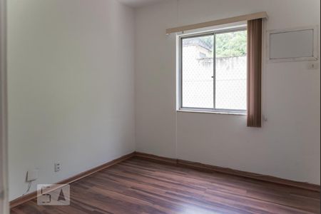 Apartamento à venda com 95m², 3 quartos e 2 vagasQuarto 2