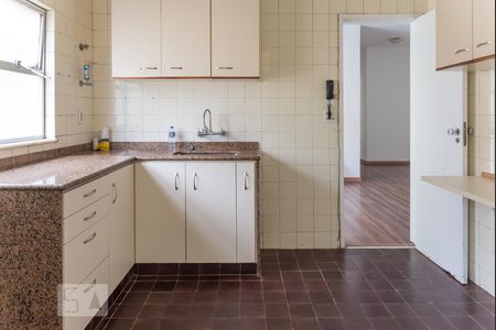 Apartamento à venda com 95m², 3 quartos e 2 vagasCozinha 