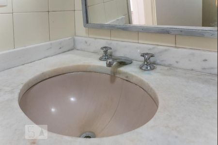 Apartamento à venda com 95m², 3 quartos e 2 vagasBanheiro Social - Pia
