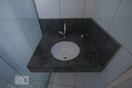 Apartamento para alugar com 45m², 1 quarto e 1 vagaDetalhe Banheiro da Suíte - Pia