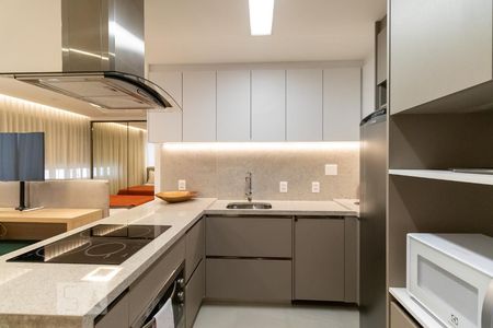 Cozinha de apartamento para alugar com 1 quarto, 40m² em Cerqueira César, São Paulo