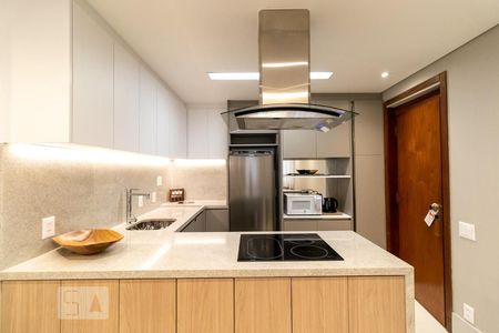 Cozinha de apartamento para alugar com 1 quarto, 40m² em Cerqueira César, São Paulo