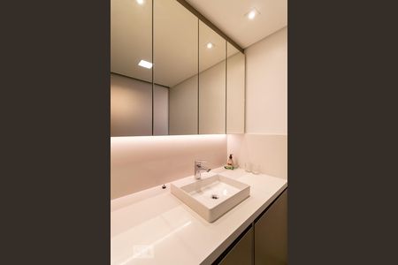 Banheiro de apartamento para alugar com 1 quarto, 40m² em Cerqueira César, São Paulo