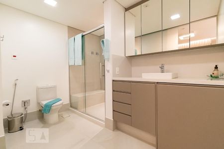 Banheiro de apartamento para alugar com 1 quarto, 40m² em Cerqueira César, São Paulo