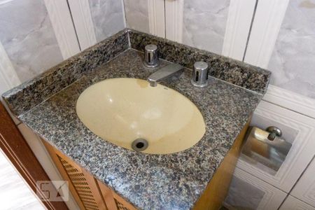 Apartamento à venda com 56m², 2 quartos e 1 vaga Apartamento à venda com 56m², 2 quartos e 1 vagaBanheiro Social