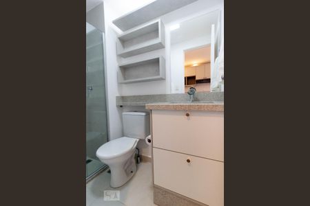 Studio para alugar com 27m², 1 quarto e 1 vaga Studio para alugar com 27m², 1 quarto e 1 vagaBanheiro