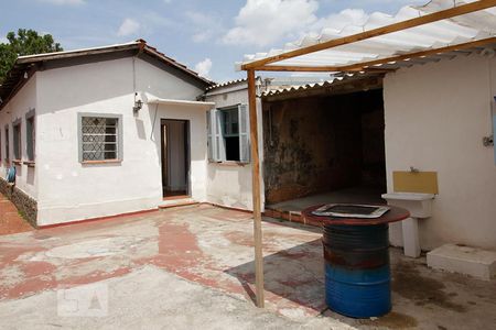 Casa à venda com 270m², 3 quartos e 2 vagas Casa à venda com 270m², 3 quartos e 2 vagasQuintal