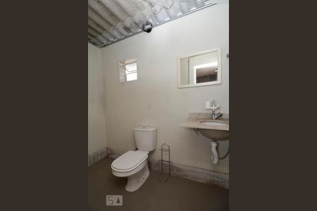 Casa à venda com 270m², 3 quartos e 2 vagas Casa à venda com 270m², 3 quartos e 2 vagasBanheiro de Serviço