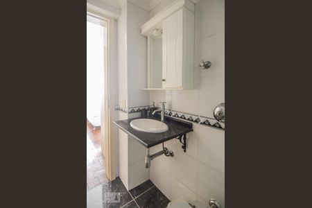 Banheiro de apartamento para alugar com 1 quarto, 48m² em Centro Histórico, Porto Alegre