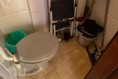 Casa à venda com 441m², 5 quartos e 4 vagasbanheiro da área de serviço